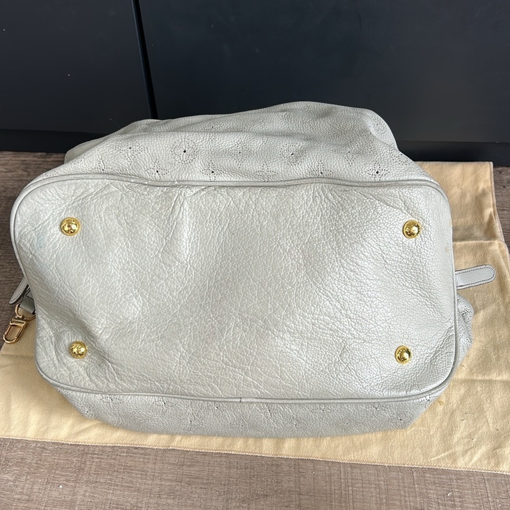 Louis Vuitton Mahina XL Leather Bag - Picture 4 of 13